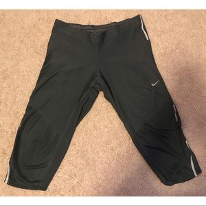 Gray Nike Dri Fit Capri Leggings - Size Small